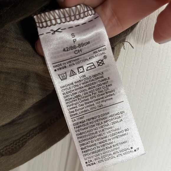 Banana Republic Camo print T-shirt size small - Picture 5 of 8